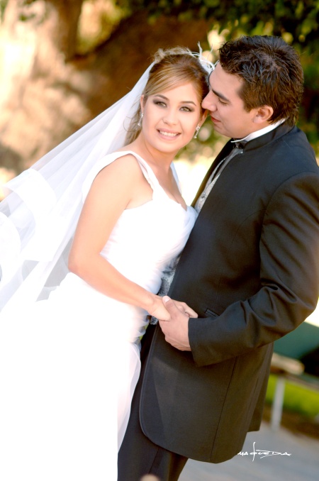 Sr. Ricardo Valdepeñas Soria y Srita. Lynann Gilbert Arguijo contrajeron nupcias en la parroquia de San Pedro Apóstol el viernes 17 de octubre de 2008. 

Estudio Carlos Maqueda