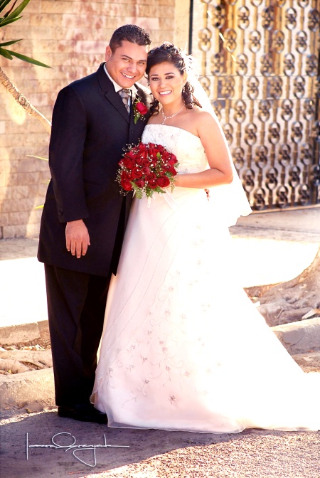 Sr. Édgar Jesús Castro Fernández y Srita. María Guadalupe Holguín Hernández contrajeron matrimonio en la parroquia Los Ángeles, el sábado 20 de septiembre de 2008. 

Estudio Laura Grageda