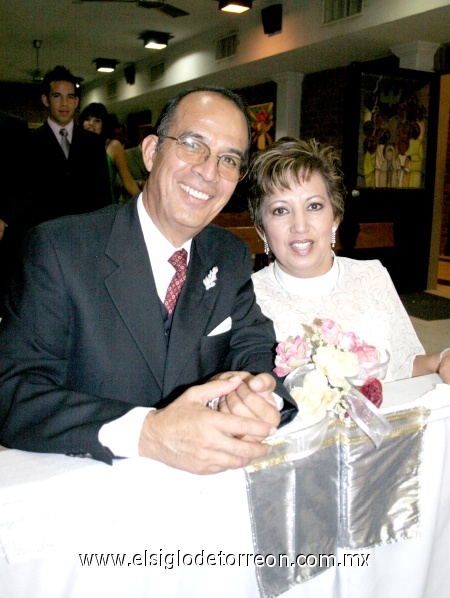 16112008
Sr. Jesús Nakamichi Aguilar y Judith Morales de Nakamichi celebrando sus Bodas de Plata.