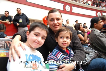 04122008
Álvaro Muñoz, Mary Vázquez y Andrés.