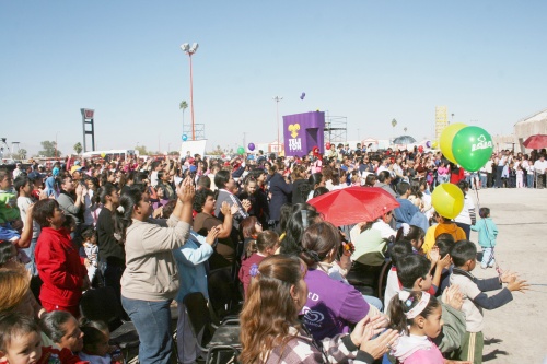 Mi Barrio Colombiano, Estrellas de Durango, Banda Matador, Irresistible Show, Orkest ón Loco y Libe fueron otras bandas que también presentaron
su propuesta en la ex Jabonera y por supuesto antes de cantar, hicieron sus respectivos donativos.