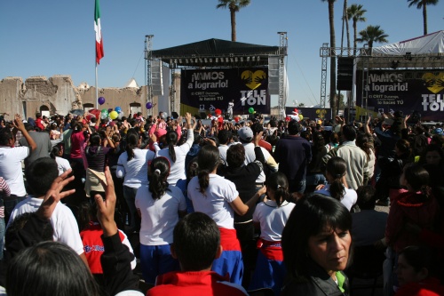 El evento en Gómez Palacio arrancó a las 11:00 de la mañana con las transmisiones en vivo de los programas de Televisa Laguna Espacio Infantil, con los payasitos Tommy y Pilili y Norte Grupero, bajo la
conducción de Lalo García.