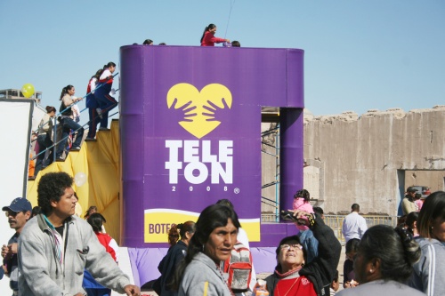 Desde las 10:30 de la mañana las puertas de la ex Jabonera se abrieron para que poco a poco habitantes de Torreón, Gómez Palacio, Lerdo y otros sitios cercanos se fueran congregando
en el evento del cierre del Teletón que organizó el ayuntamiento gomezpalatino.