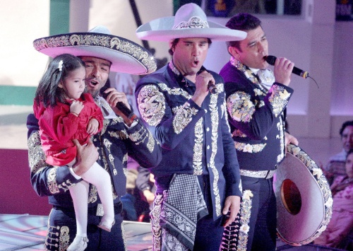 La esperanza nunca murió, y aunque a la media noche aún faltaba para llegar a la meta, nadie, ni los conductores, ni la gente y mucho menos los niños
especiales, perdieron la fe de que el amor de los mexicanos lograría cumplir el objetivo del Teletón 2008.