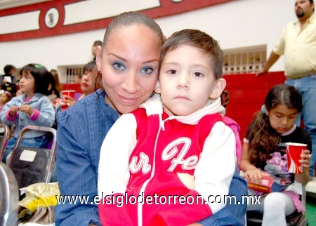 05122008
Mariela Lara Muñoz y su hijo Becquer Rodríguez Lara.