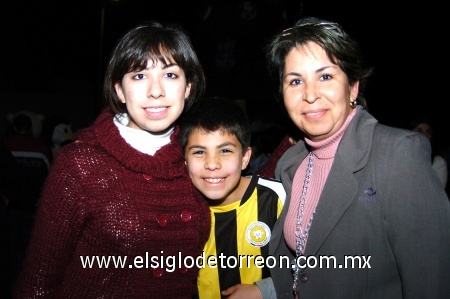 06122008
Ana Sofía, José Ángel y Martha Elena Muñoz.