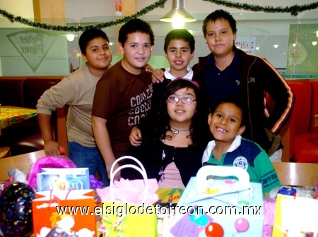 06122008
Luis, Paquito, Daniel, Ricardo, María y Jesús.