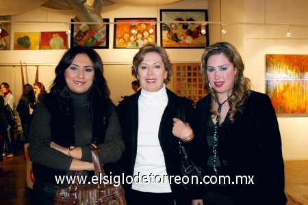 Karla Gómez de Lozano, Manin Lozano y Marla Lozano.