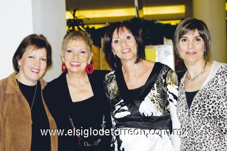 Recorrido Social
Leticia Lobo, Rowena Morales, Rohda Morales y Sofía de Fernández.