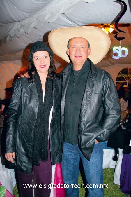 Martha de Pérez y Alejandro Pérez.