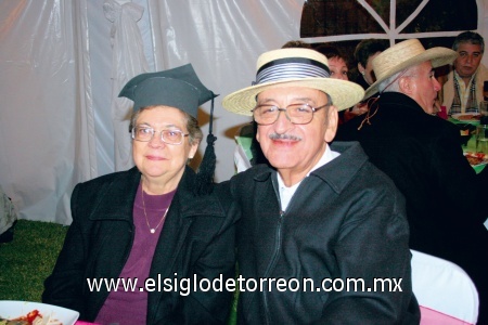 Zoila de Pérez y Sergio Pérez.