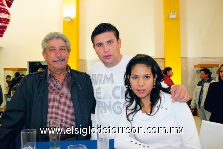 Evaristo Contreras, Roberto Duclaud y Elda Martínez.