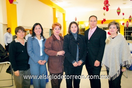 Rosalía Ramírez, Susana Mayorga, Margarita Moreno, Mahvisa Herrera, Humberto Caldera y Patricia Moreno.