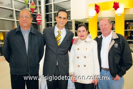 Nuevos modelos 2009 
J. Sánchez Izquierdo, Pablo Murra Farrus, Cecilia Ramírez Hamdan y Javier Carrillo Orue.