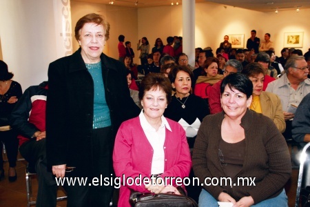 María Elena Arenal, Ussy Urow y Lorraine Holaschutz