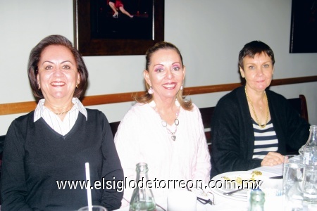 Reunión de Agrónomos Ex a Tec
Adela Murra de Vega, Rita de  y Lilia de Madero.