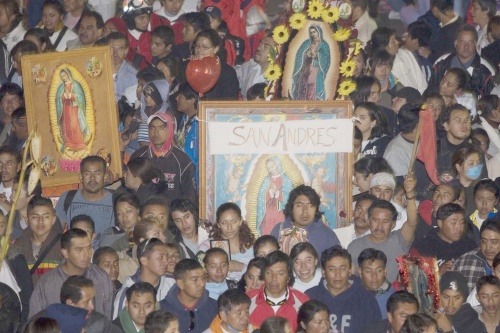 Algunos feligreses volvieron a sus lugares de origen después de escuchar las mañanitas, para seguir celebrando en sus pueblos a la virgen guadalupana.