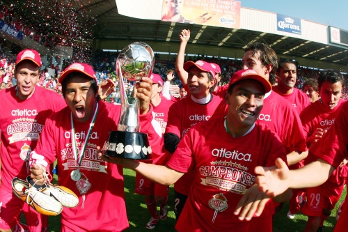 Diablos Rojos del Toluca conquistó  noveno campeonato en su historia, al derrotar en una dramática serie de penales 7-6 a Cruz Azul, que había venido de atrás de manera heroica para ganar 2-0 y así igualar el global.