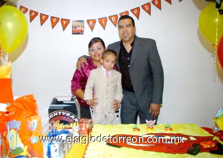 13122008
Diego con sus padres Gerardo Alarcón Ávila y Rosa Elena Martínez