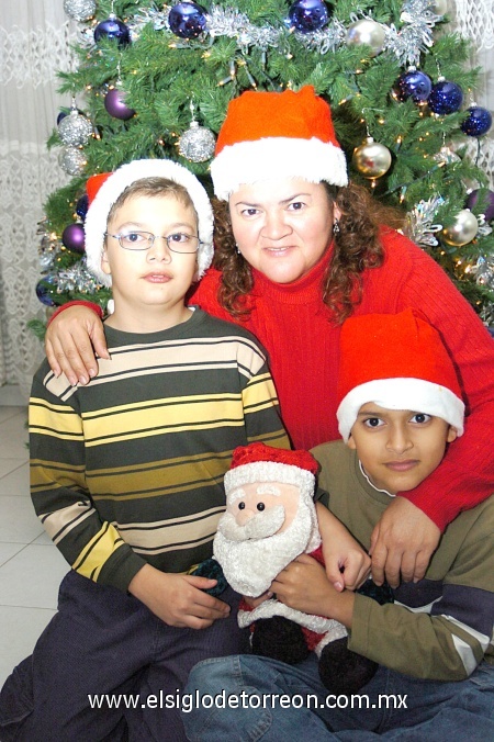 29122008-l-Hilda, Luis y Alan.