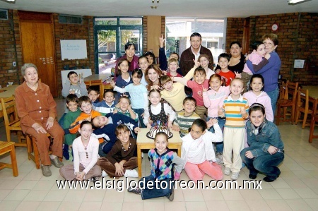 10122008
Aitana Arriaga Delgado cumplió siete años, acontecimiento que celebró en compañía de sus papás, amigos y maestras de la escuela