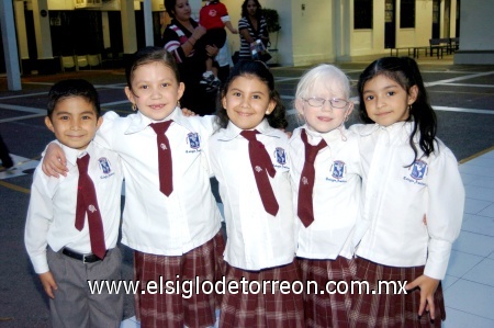 14122008
Diego Vega, Itzel Flores, Julia Sánchez, Ale Torres y Maryfer Fabián