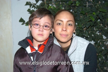 14122008
Emilio Marín con su mamá Paty.