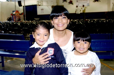 14122008
Jazmín García de los Santos con sus hijas Emile y Valeria de los Santos