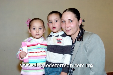 18122008
Bárbara Aguayo, Santiago Aguayo y Luisa de Aguayo.