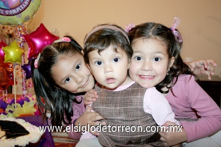 19122008
Renata Urbina Padilla, festejó su primer cumpleaños con sus hermanas Natalia y Fernanda.