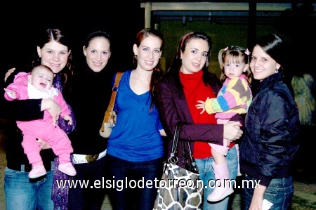 21122008
Mónica Gallardo, María Emilia, Isabel Ortiz, Ana Ortiz, Lissa Aguilera, Diana Gallardo y María Rodríguez.