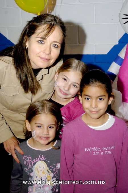 26122008
Coco Muñoz, Emilia y Sofía Gómez Muñoz y Anacris Yassín