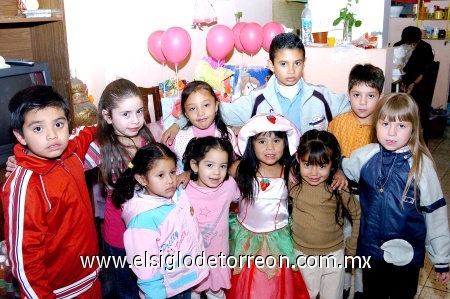 28122008
Con muchos de sus amiguitos, Ximena Orona disfrutó su fiesta de cumpleaños