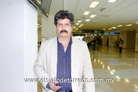 08012009
Fernando Treviño realizó un viaje de negocios a Los Mochis, Sinaloa