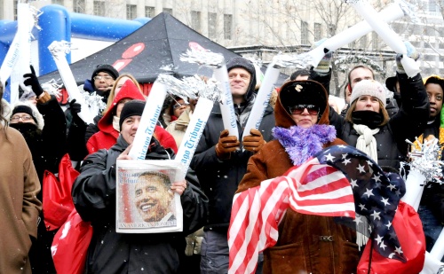 Todo Washington vivió la obamanía desde las primeras horas de el histórico martes 20 de enero de 2009. Los cafés, bares, gimnasios, calles y el Metro se atiborraron de seguidores del nuevo presidente, desde las primeras horas el grito de “Sí se puede” pintó el amanecer en la ciudad.