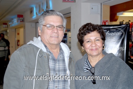 18012009
Alfonso y Alma Rosa Maldonado llegaron de Guadalajara para visitar a familiares de Torreón.