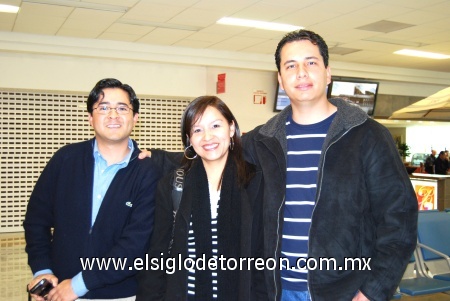 20012009
Diana Ramírez, Carlos León y Jair Fierro llegaron a Torreón desde la Ciudad de México.