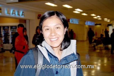 25012009
Adriana Acevedo regresó al Distrito Federal después de tratar asuntos de trabajo en La Laguna.