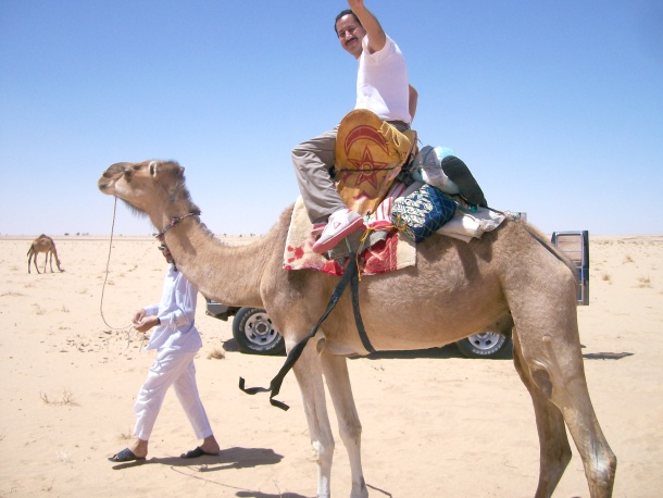 Roberto Iturriaga en el desierto del Sahara en África. Julio 2007.