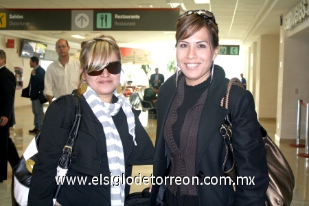 31012009
Érika A. Hernández y Bety Alvarado llegaron de la Ciudad de México