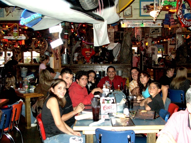 Familia Sánchez Gamboa en una fiesta de cumpleaños en Denver, Colorado.