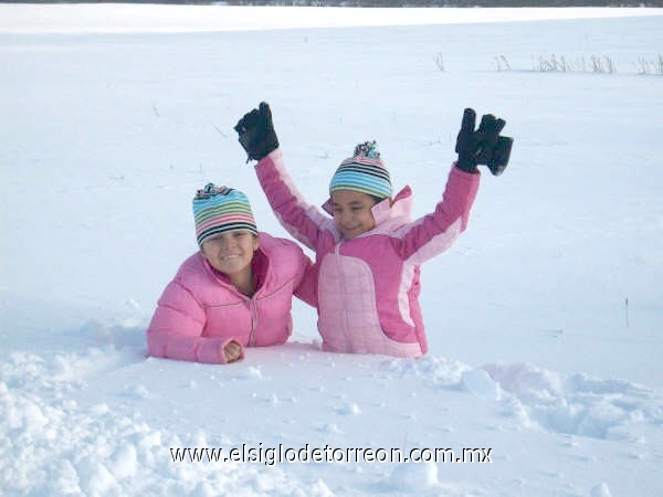 Aylin y Anhely Montes en Portland Indiana, lugar donde radican.