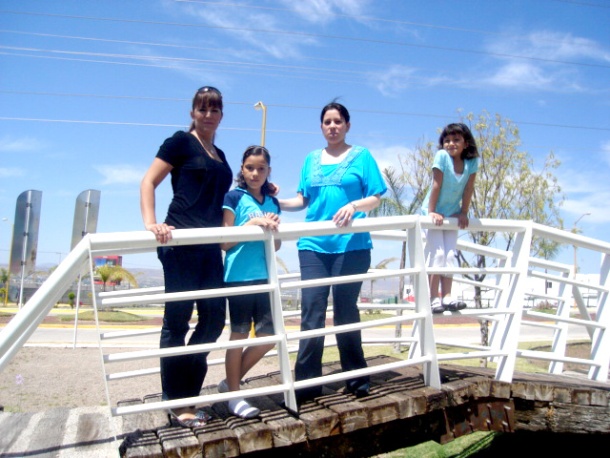 Ruth, Gloria, María Fernanda y Daniela Saenz en Auascalientes, Ags.