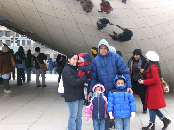 Fam. Garduza recorriendo el centro de Chicago el pasado diciembre del 2008