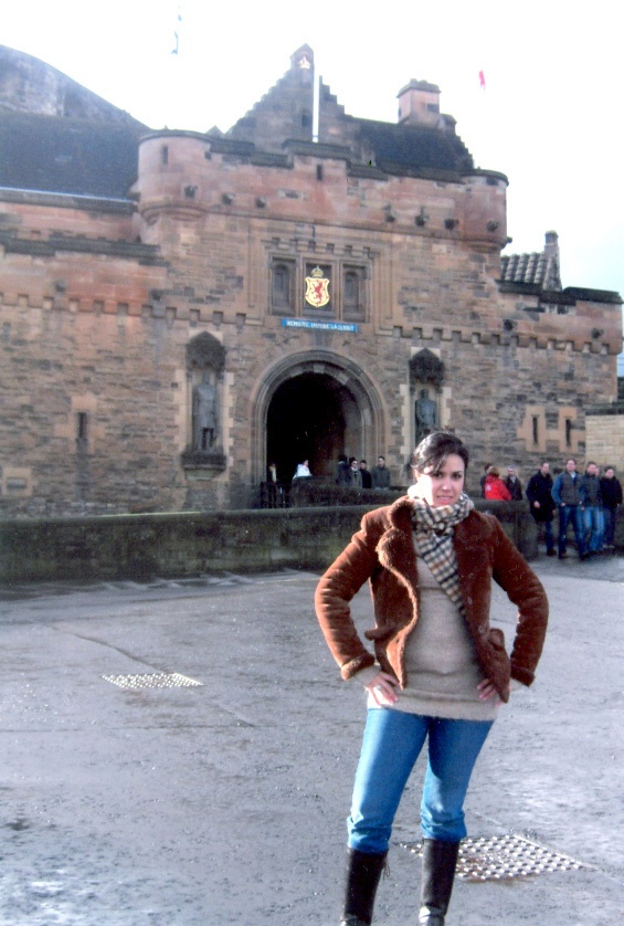 Mónica Mena Díaz durante un viaje de estudios en Escocia.