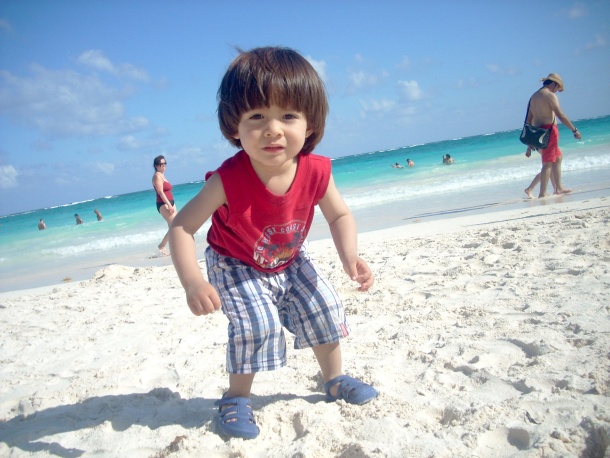 Diego Ramírez Hernández en la paradisiaca Playa de Tulum, febrero de 2009