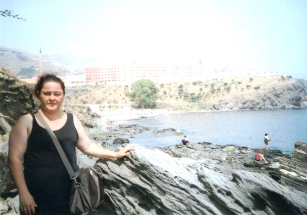 Sra. Elisa Poyatos lam en las playas de Torre Blanca, España.