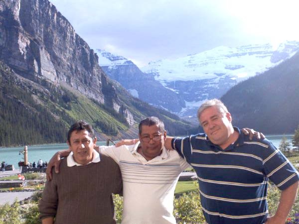 Blas Perez, Jesus Moncayo, laguneros vacacionando en Lake Louise, Alberta, Canadá