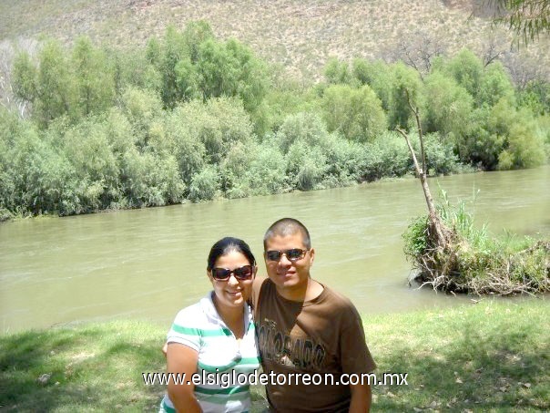 Paloma Hurtado y José Luis Sánchez, Disfrutando de un hermoso lugar. Julio 2009.