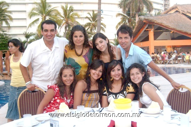 Diana Adame en Ixtapa con amigos